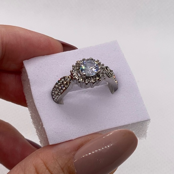 New Beautiful Sterling Silver 925 Engagement Wedding Promise Ring - Picture 5 of 8